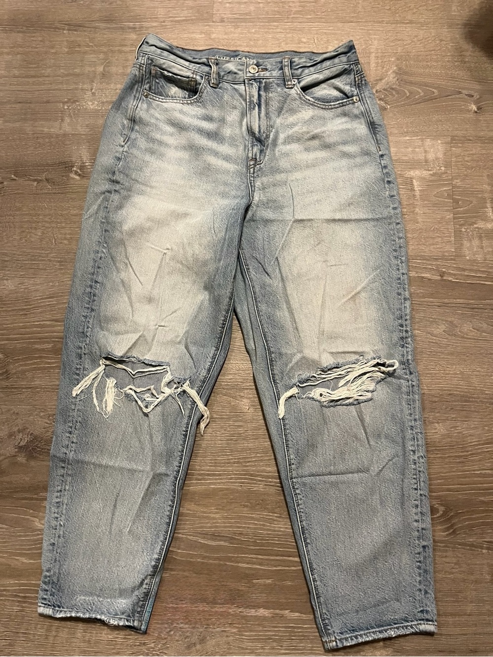 American Eagle Outfitters Light Blue Boyfriend Ripped Jeans